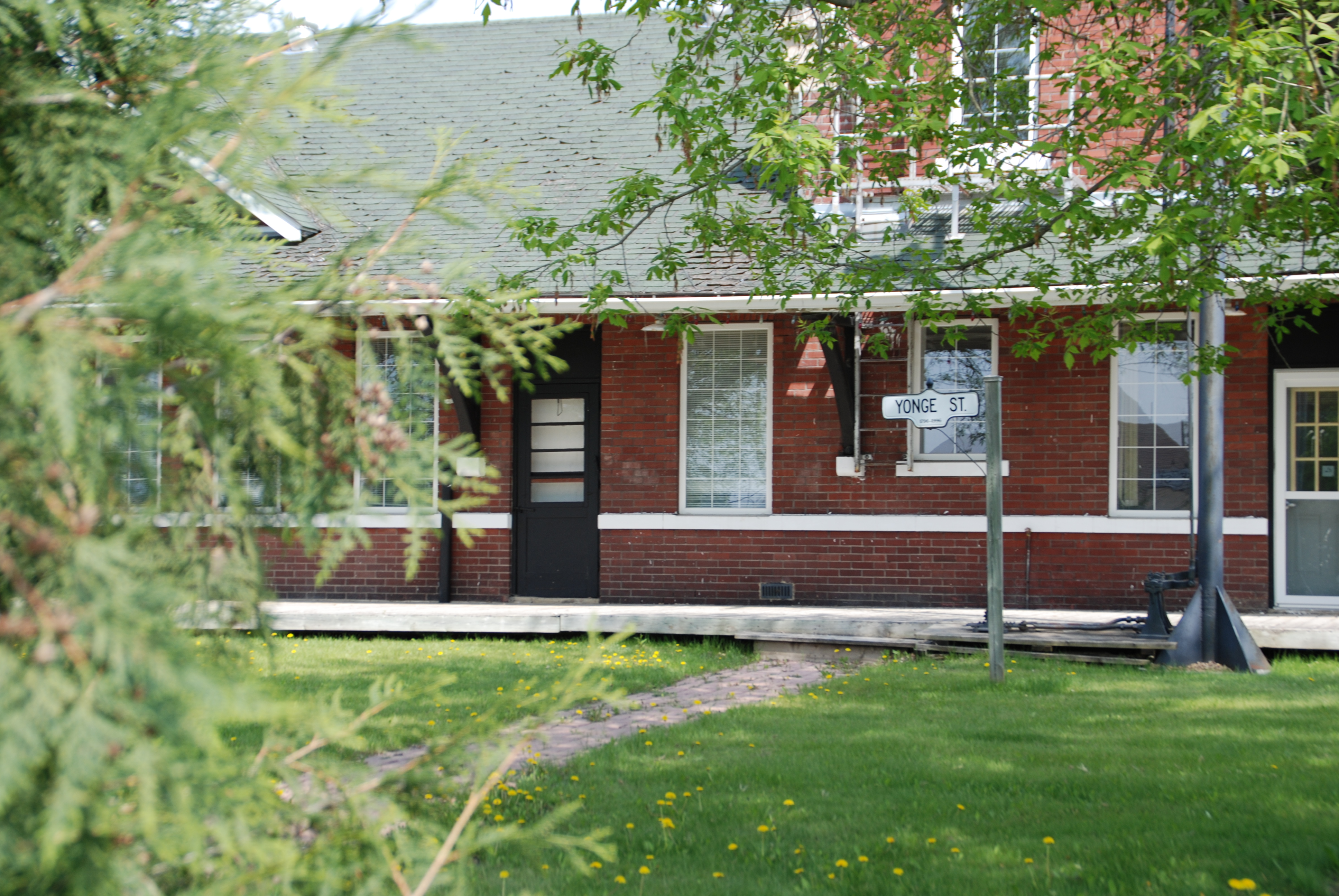 <div class="text-large">red brick house with a green lawn</div>